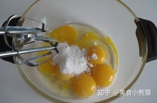 海绵蛋糕这样做出来真香,手把手教你在家做海绵蛋糕,看得流口水