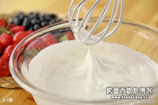 「烘焙课堂」淡奶油打发技巧，掌握状态是关键，各种甜品轻松拿捏
