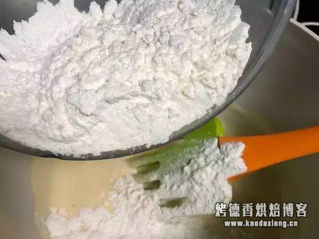 求不太甜不太油的靠谱纸杯蛋糕方子?