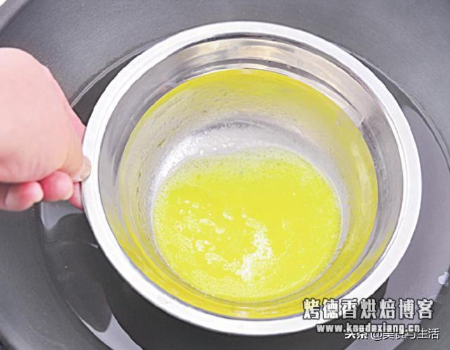 全蛋海绵蛋糕是适合在家吃的蛋糕,一口咬下去,口感弹弹的真好吃