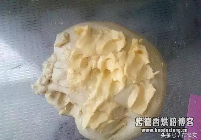 最详细的手工揉面方法，窍门、手法全在里面 如何揉面光滑