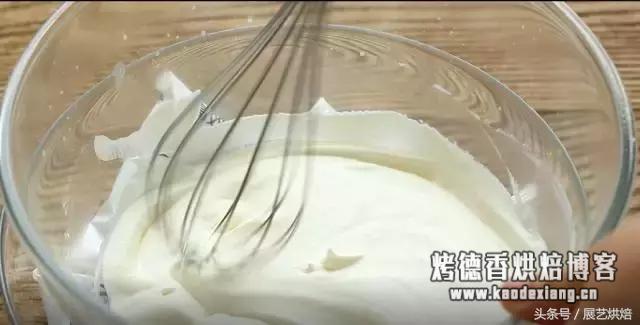 烘焙小课堂│如何打发淡奶油？