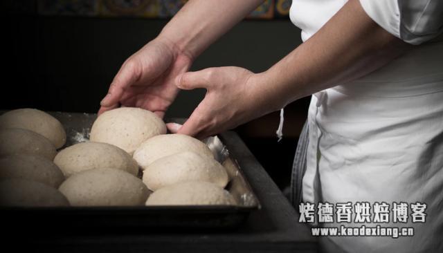 面包发酵的讲究:直接法与中种法的大差别