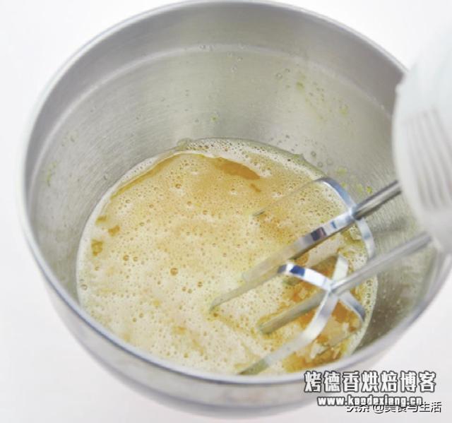 全蛋海绵蛋糕是适合在家吃的蛋糕,一口咬下去,口感弹弹的真好吃