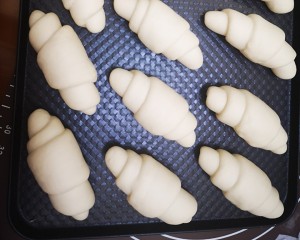 奶香浓郁易上手的鸡蛋鲜奶卷