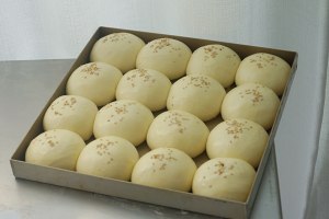 ?超简单快手，柔软拉丝，一次发酵，牛奶小餐包