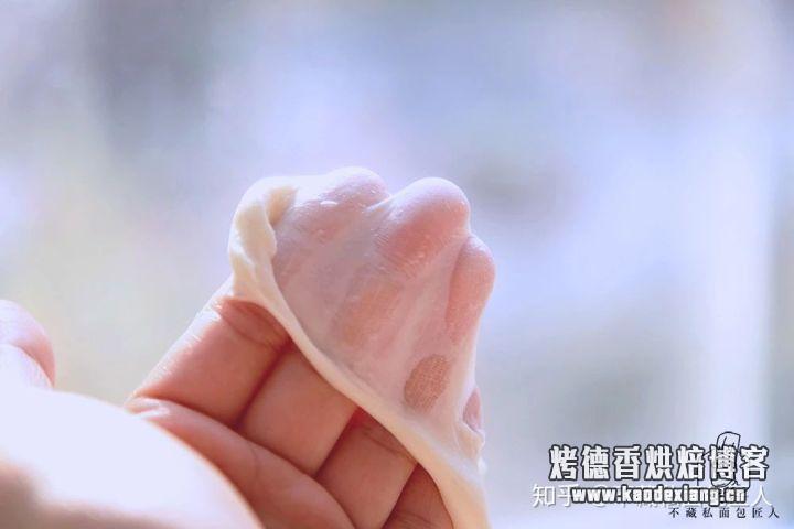 面团揉面的几个阶段?用了这个方法揉面后,时间缩短了,面温也好控制了!