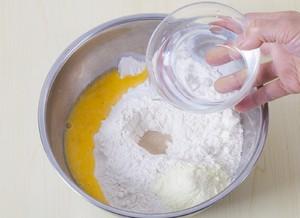 手工揉面的详细过程,赶快看看吧