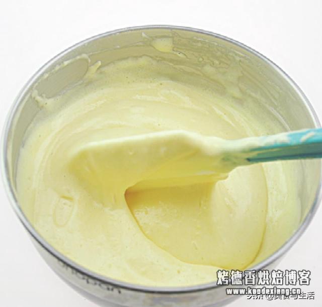 全蛋海绵蛋糕是适合在家吃的蛋糕,一口咬下去,口感弹弹的真好吃
