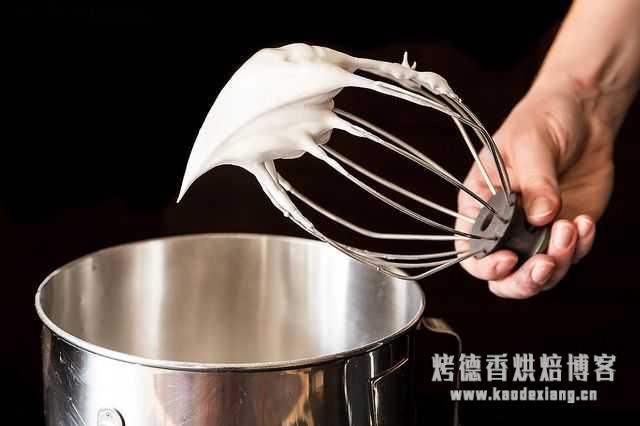 蛋黄、蛋清打发的时候为什么需要糖?原理是怎样的?