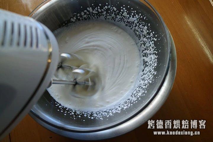 淡奶油怎么打发手动，烘焙基础之淡奶油与打发