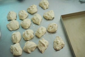 ?超简单快手，柔软拉丝，一次发酵，牛奶小餐包