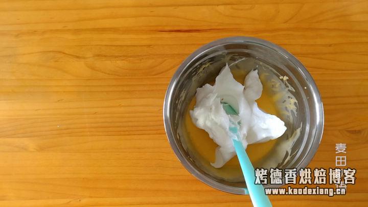 芝士浓郁的网红古早味蛋糕,不凹陷不回缩真的很简单
