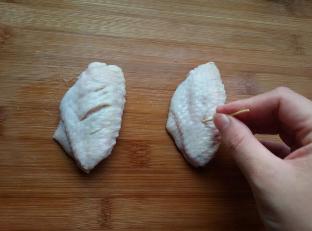 微波炉鸡翅的做法窍门，想吃炸鸡翅，没有烤箱没有油锅，就用微波炉来做