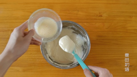 简单快速的海绵纸杯蛋糕,不裂不塌成功率超高