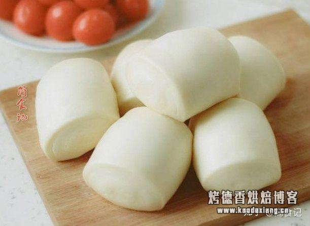 蒸馒头时,万不可只加酵母,再多加5克它,馒头更蓬松,更暄软