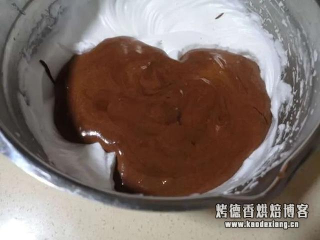 史上最全!100分戚风技巧合集+0失败巧克力蛋糕食谱!