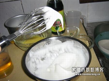 戚风蛋糕:蛋白打发的注意事项以及湿性、干性打发的示意图