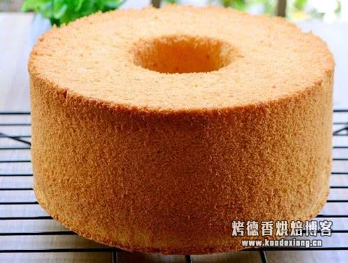 蛋糕想要松软成形关键是什么?不是搅拌也不是蛋清打发,是这一点