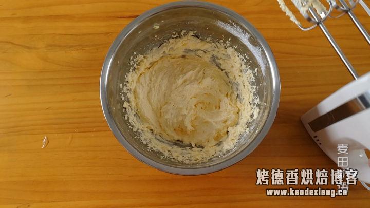松软细腻的抹茶磅蛋糕,咬一口茶香四溢,红豆甜入心扉