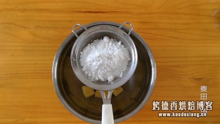 松软细腻的抹茶磅蛋糕,咬一口茶香四溢,红豆甜入心扉