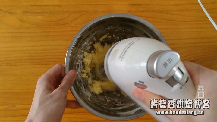 松软细腻的抹茶磅蛋糕,咬一口茶香四溢,红豆甜入心扉
