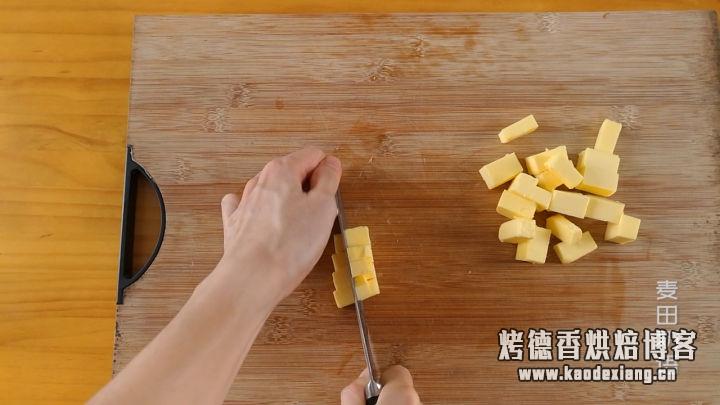 松软细腻的抹茶磅蛋糕,咬一口茶香四溢,红豆甜入心扉