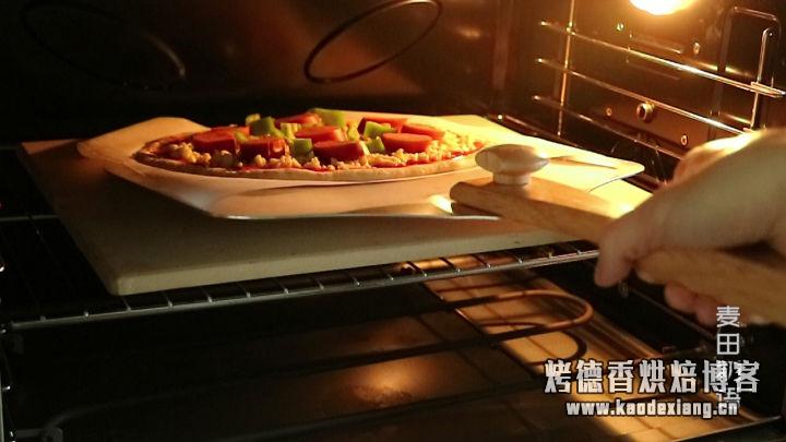 教你做正宗的意式披萨,饼底酥脆内馅软嫩,比外面好吃太多了