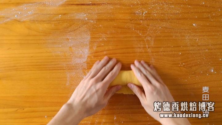 软绵香醇的南瓜吐司,制作步骤非常详细,让你在家也能轻松做