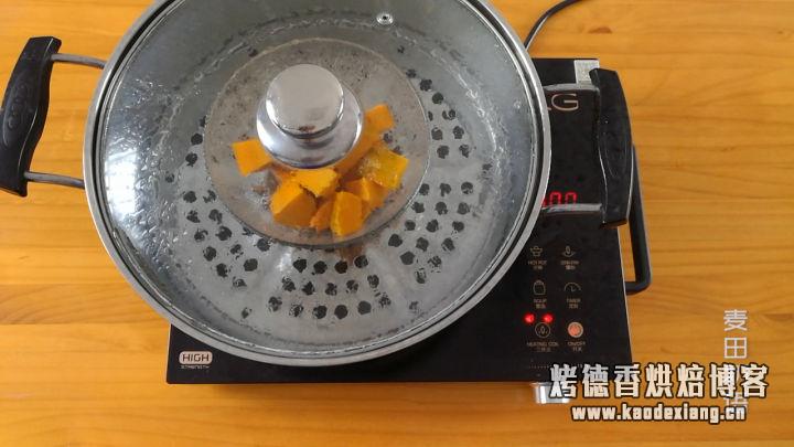 软绵香醇的南瓜吐司,制作步骤非常详细,让你在家也能轻松做