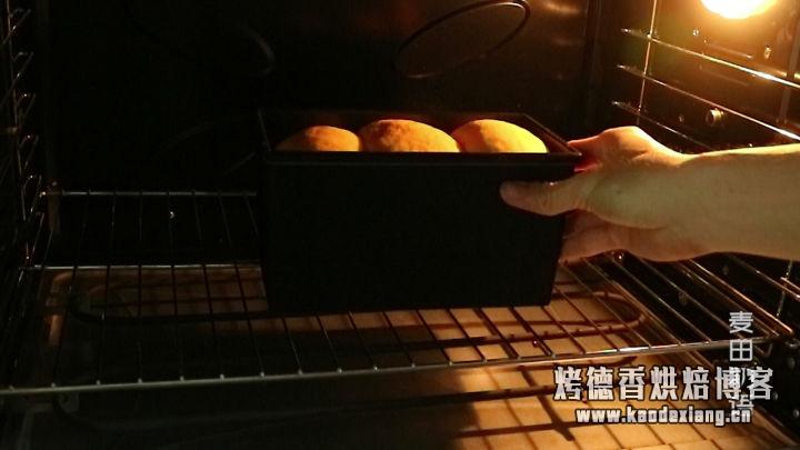 软绵香醇的南瓜吐司,制作步骤非常详细,让你在家也能轻松做