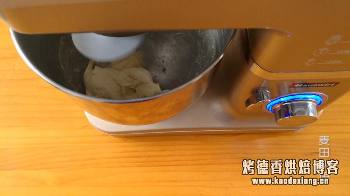 教你做层层酥脆的可颂牛角包,原来手工开酥也没那么难