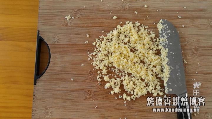 教你做正宗的意式披萨,饼底酥脆内馅软嫩,比外面好吃太多了