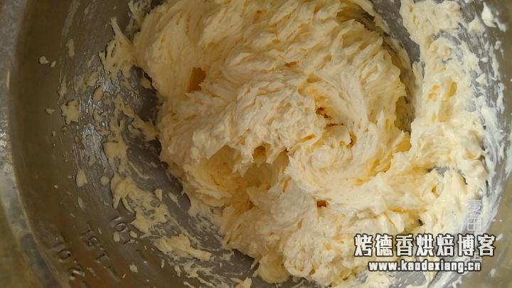 松软细腻的抹茶磅蛋糕,咬一口茶香四溢,红豆甜入心扉