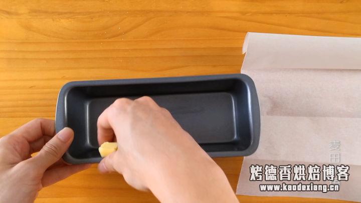 松软细腻的抹茶磅蛋糕,咬一口茶香四溢,红豆甜入心扉