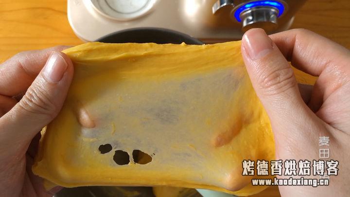 软绵香醇的南瓜吐司,制作步骤非常详细,让你在家也能轻松做