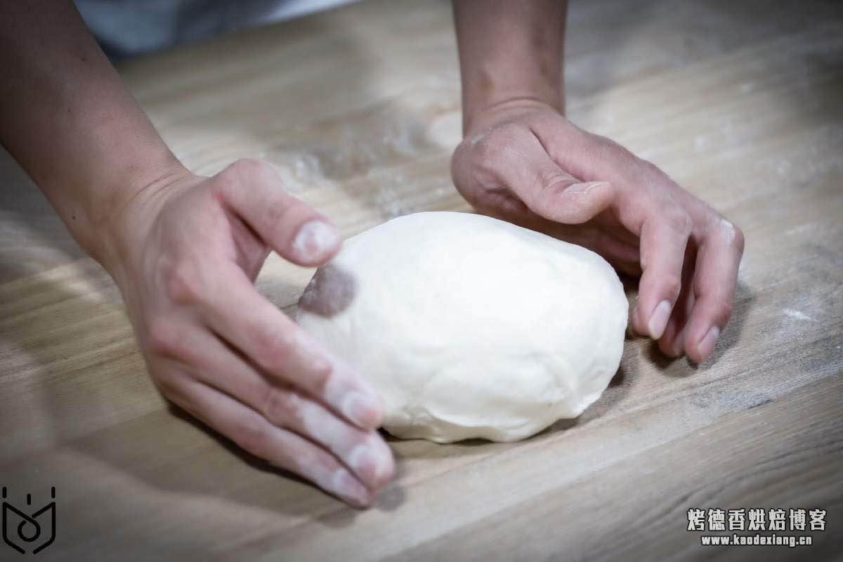 /面包制作流程/详解面包制作的几大流程，让你能真正的了解如何开始制作面包/