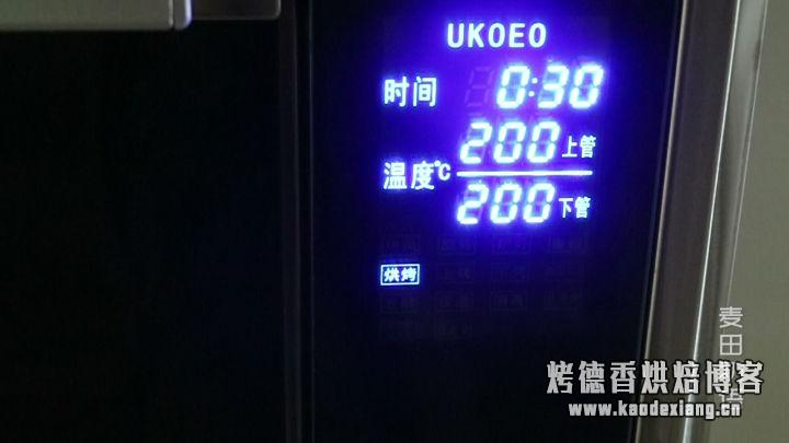 松软细腻的抹茶磅蛋糕,咬一口茶香四溢,红豆甜入心扉