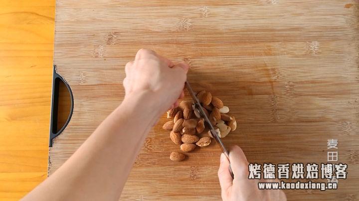 超火爆的坚果巧克力脆片,几分钟就能学会,咬一口咯嘣脆