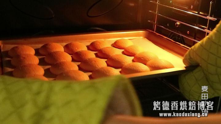 老师傅教你做网红肉松小贝,咸香松软回味无穷