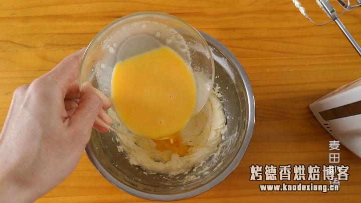松软细腻的抹茶磅蛋糕,咬一口茶香四溢,红豆甜入心扉