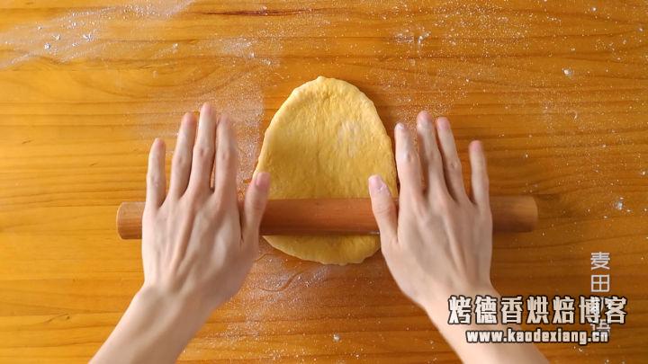 软绵香醇的南瓜吐司,制作步骤非常详细,让你在家也能轻松做