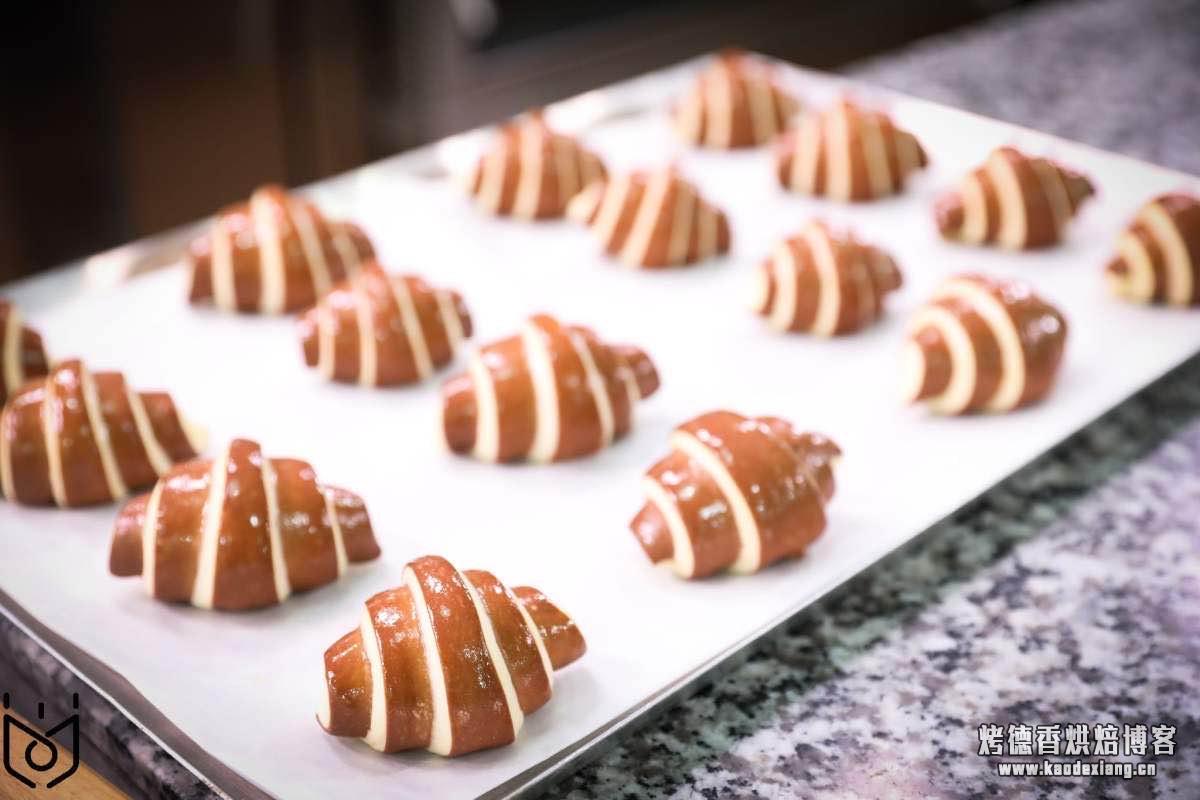 /面包制作流程/详解面包制作的几大流程，让你能真正的了解如何开始制作面包/