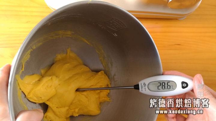 软绵香醇的南瓜吐司,制作步骤非常详细,让你在家也能轻松做