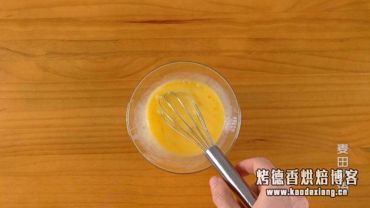 松软细腻的抹茶磅蛋糕,咬一口茶香四溢,红豆甜入心扉