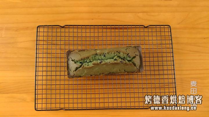 松软细腻的抹茶磅蛋糕,咬一口茶香四溢,红豆甜入心扉
