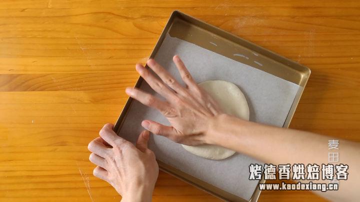 教你做正宗的意式披萨,饼底酥脆内馅软嫩,比外面好吃太多了