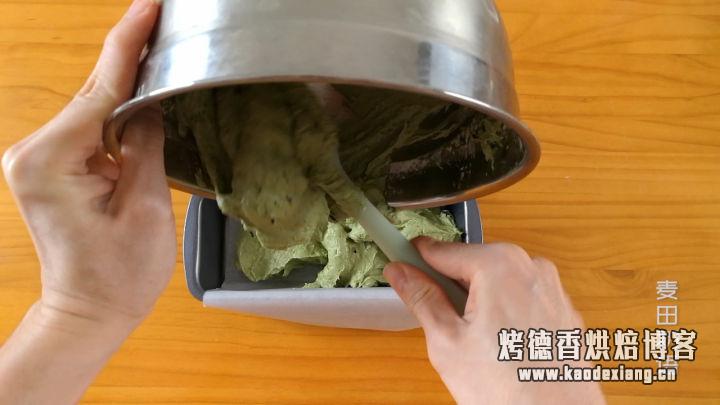 松软细腻的抹茶磅蛋糕,咬一口茶香四溢,红豆甜入心扉