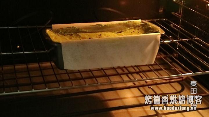 松软细腻的抹茶磅蛋糕,咬一口茶香四溢,红豆甜入心扉