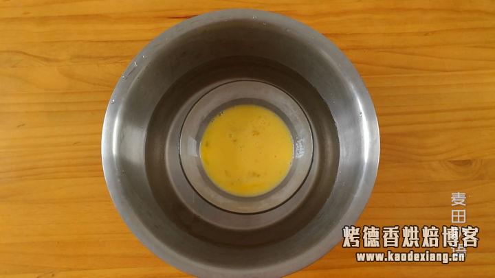 松软细腻的抹茶磅蛋糕,咬一口茶香四溢,红豆甜入心扉